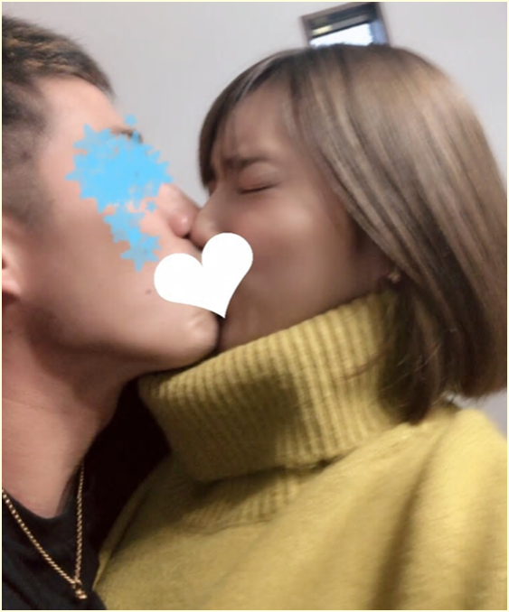 後藤真希さんの公式ブログでアップしている夫とのキス写真