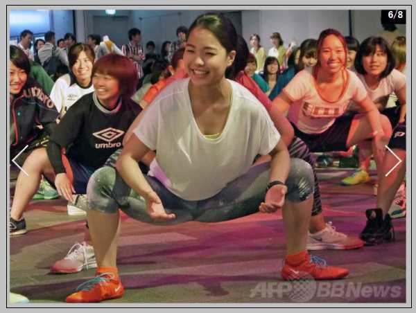 高梨沙羅の腹筋が美しい へそ出しショットがかわいい 足短いのは太ももが凄すぎるから 芸能人キャリアまとめインターナショナル