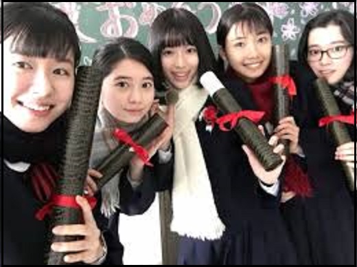 【画像】白石聖の卒アルを確認！学生時代の部活は吹奏楽部と軽音部で歌が上手い？ | 芸能人キャリアまとめインターナショナル